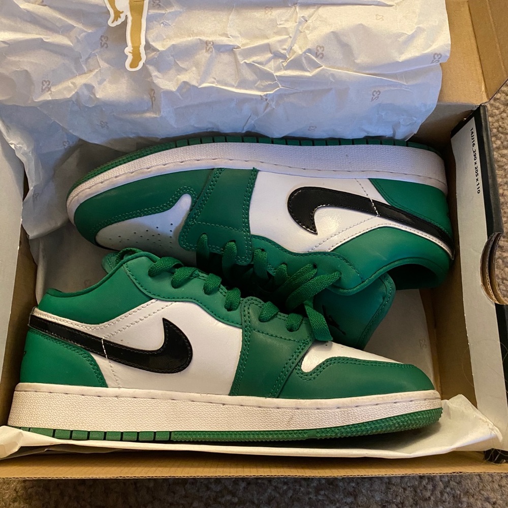 Air Jordan 1 Low (GS) 6Y. Green, Black & White